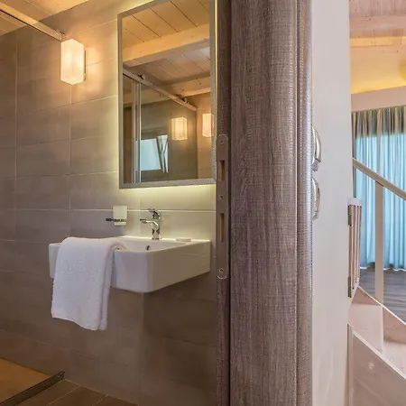 Fiore Beach Studios Василикос