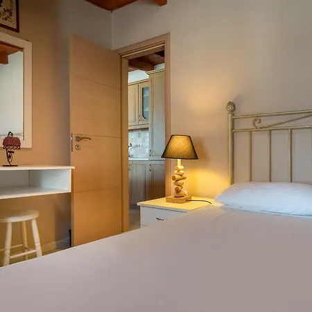 Апарт-отель Fiore Beach Studios 3*