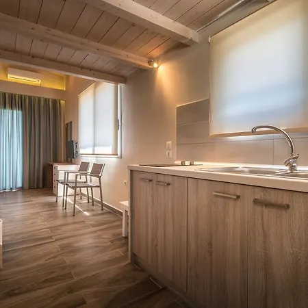 Fiore Beach Studios Апарт-отель Василикос